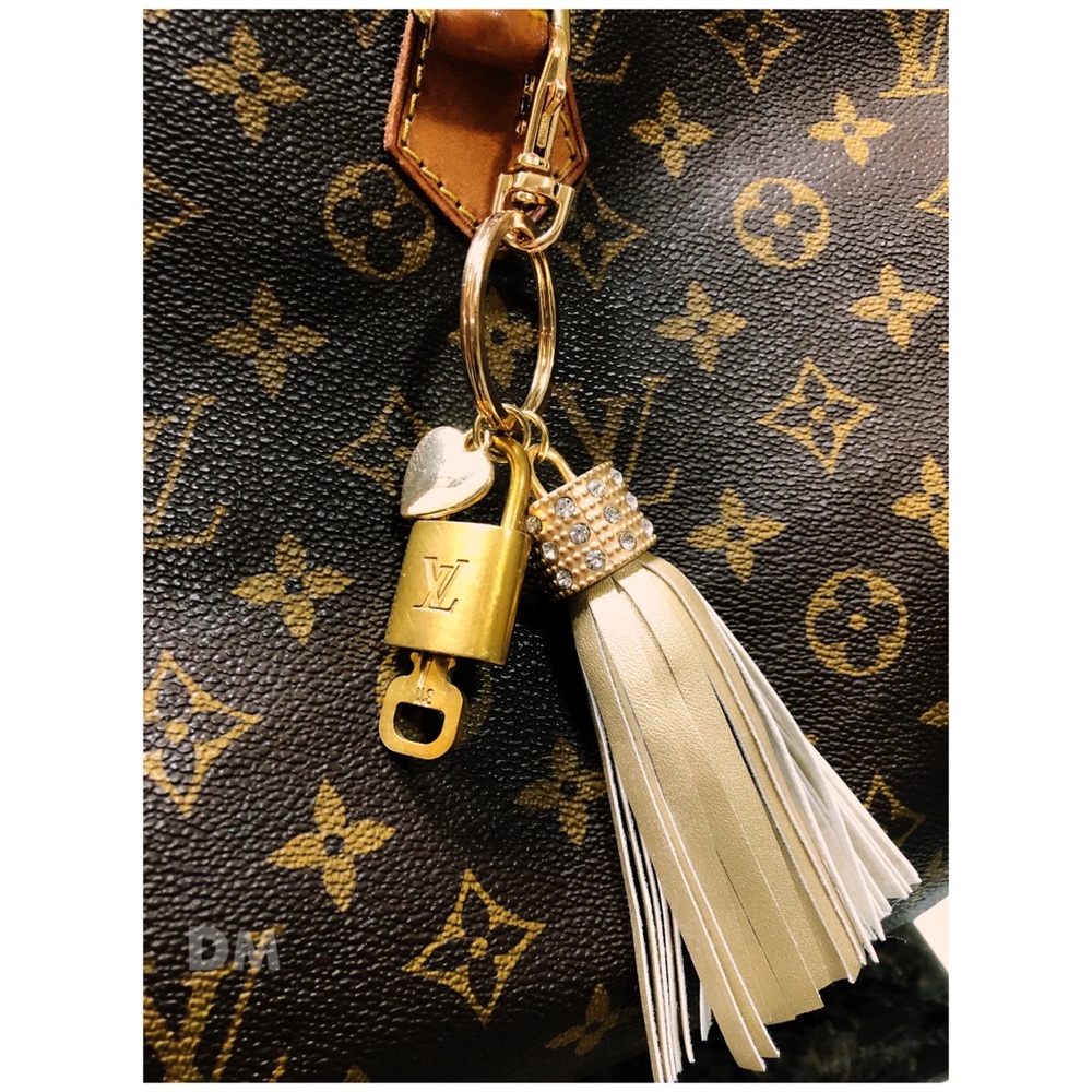 Keychain with authentic LV lock & key set - Picture 2 of 3